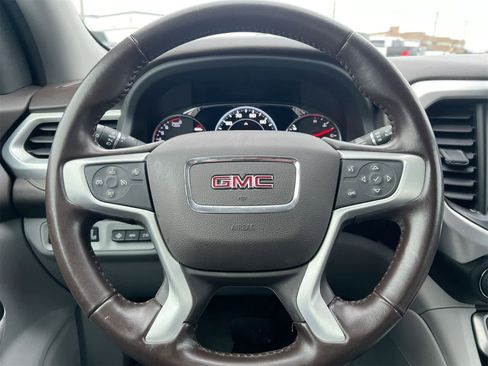 Used 2020 GMC Acadia SLT w/ Driver Alert Package II image 22