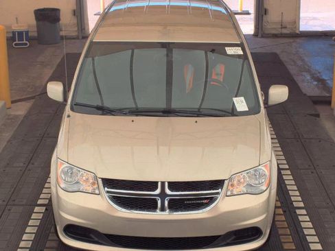Used 2015 Dodge Grand Caravan SE image 2