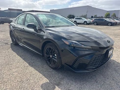 Used 2026 Toyota Camry SE FWD image 3