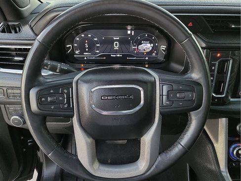 Used 2023 GMC Yukon XL Denali image 16