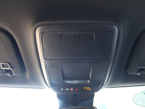 Used 2025 Buick Enclave Preferred AWD/4WD image 32