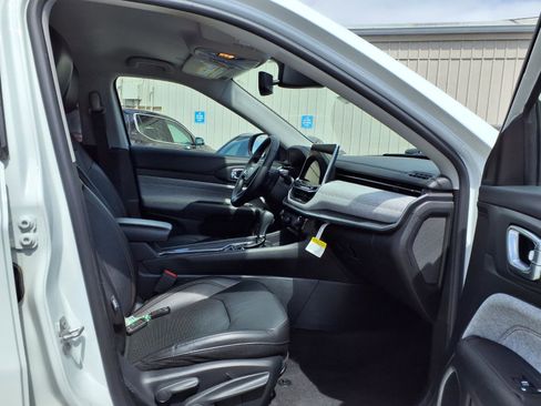 Used 2022 Jeep Compass Latitude image 27