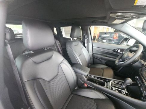 New 2026 Jeep Compass Latitude w/ Sun and Sound Group image 18