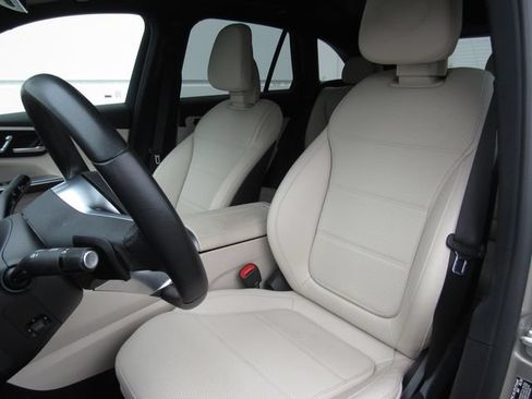 Used 2023 Mercedes-Benz GLC 300 4MATIC image 9