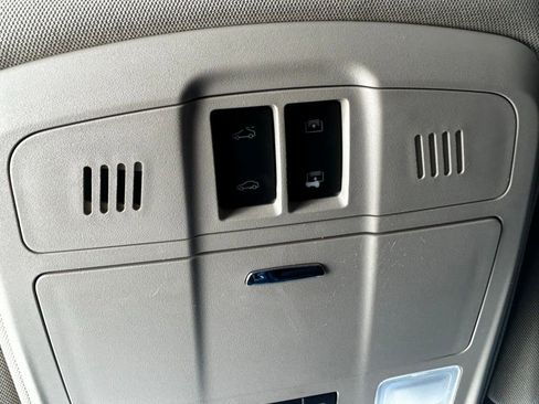 Used 2018 Buick Envision Essence FWD image 31
