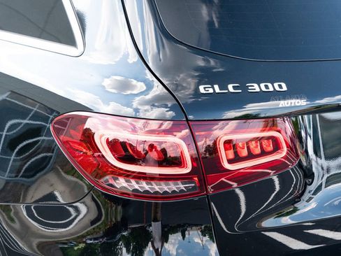 Used 2021 Mercedes-Benz GLC 300 4MATIC w/ Premium Package image 19