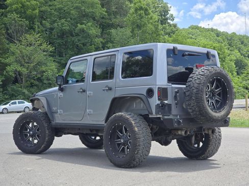 Used 2016 Jeep Wrangler Unlimited Rubicon AWD/4WD image 15