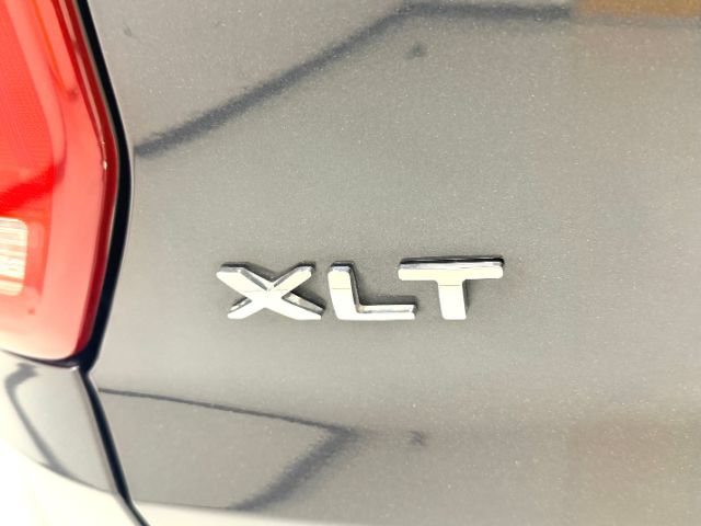 Used 2017 Ford Explorer XLT w/ Equipment Group 202A AWD/4WD image 12
