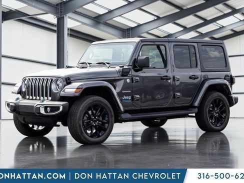 Used 2022 Jeep Wrangler Unlimited Sahara w/ Cold Weather Group AWD/4WD image 2