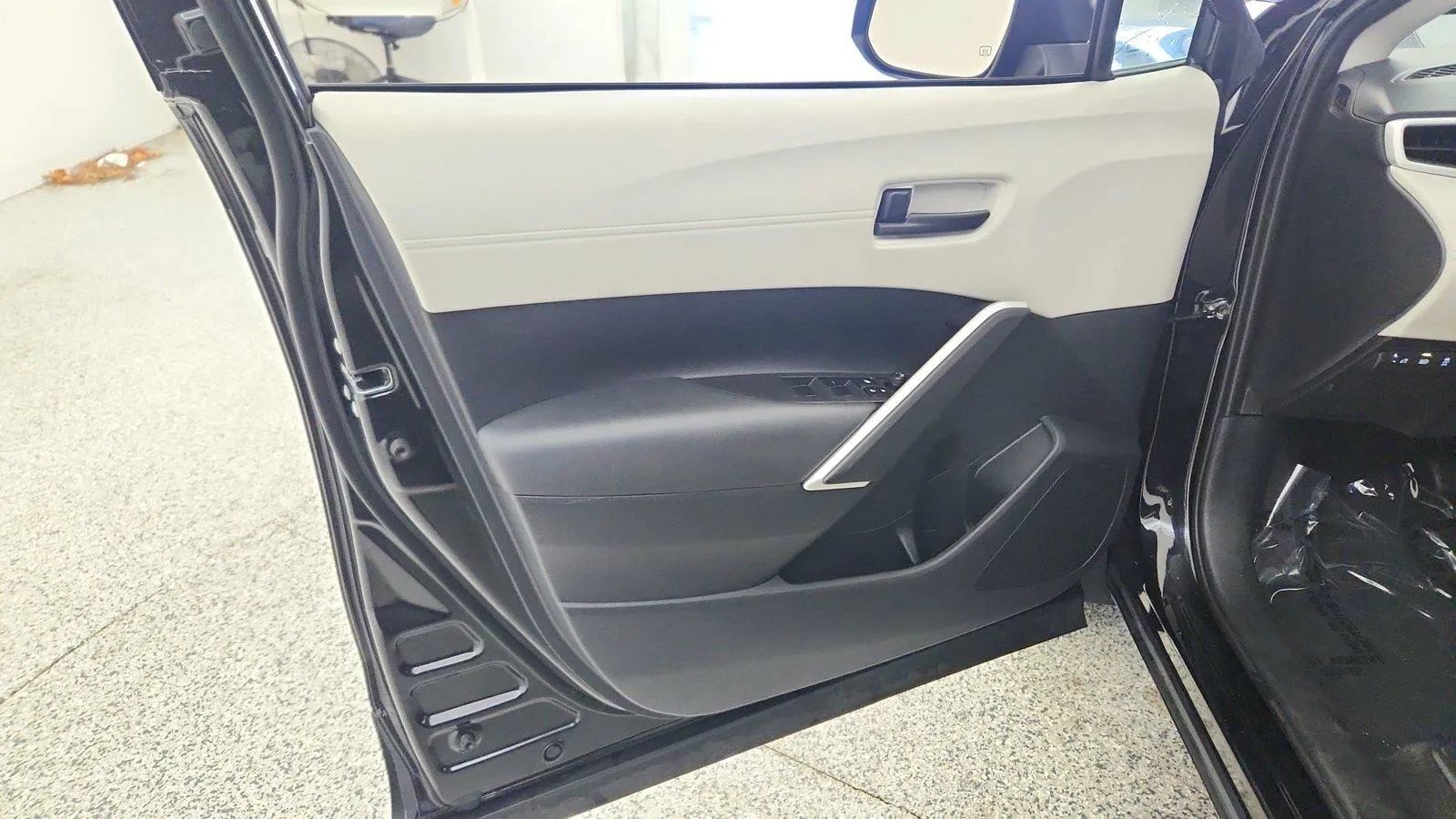 Used 2026 Toyota Corolla Cross L FWD image 24