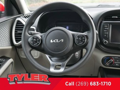 Used 2022 Kia Soul LX image 41