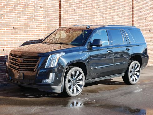 Used 2020 Cadillac Escalade Platinum image 1
