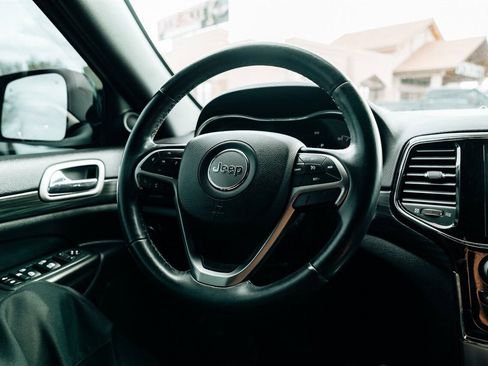 Used 2019 Jeep Grand Cherokee Altitude image 21