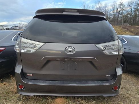 Used 2011 Toyota Sienna SE image 4