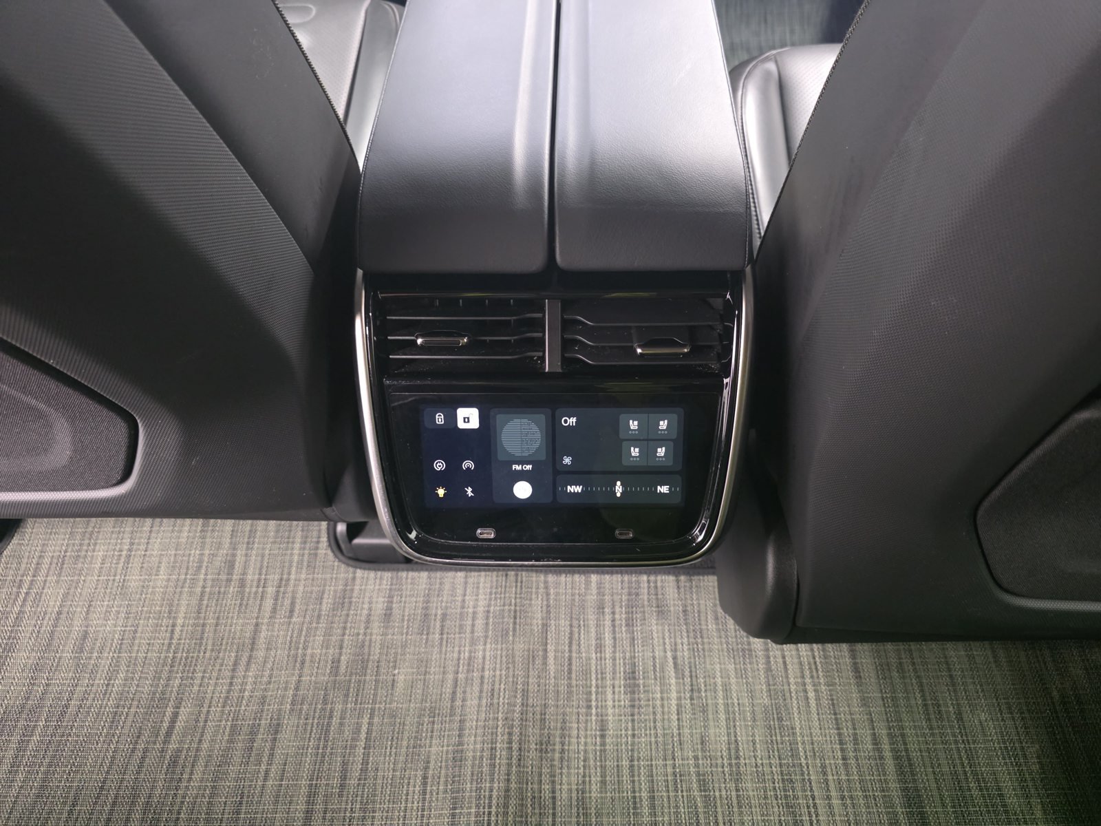 Used 2025 Rivian R1S Adventure Dual AWD/4WD image 30