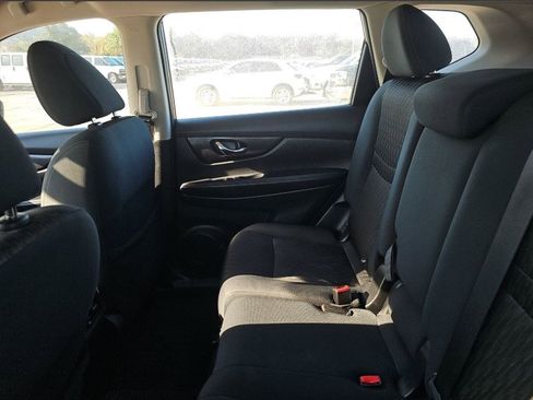 Used 2018 Nissan Rogue S image 29