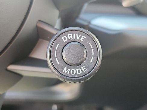 Used 2025 Porsche Cayenne S image 22