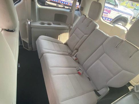 Used 2017 Dodge Grand Caravan SE image 12