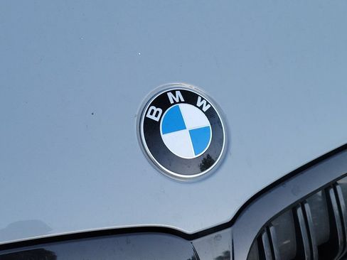 Used 2023 BMW 330i Sedan w/ M Sport Package RWD image 5