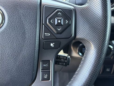Used 2018 Toyota Tacoma TRD Sport AWD/4WD image 37