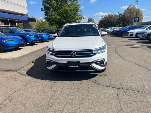 Used 2023 Volkswagen Tiguan SE AWD/4WD image 27