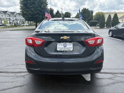 Used 2017 Chevrolet Cruze LT w/ Convenience Package FWD image 5