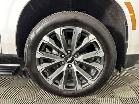 Used 2025 Chevrolet Tahoe High Country image 36