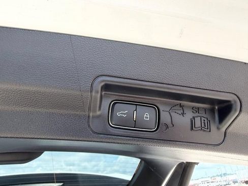 Used 2021 Ford Explorer XLT AWD/4WD image 6