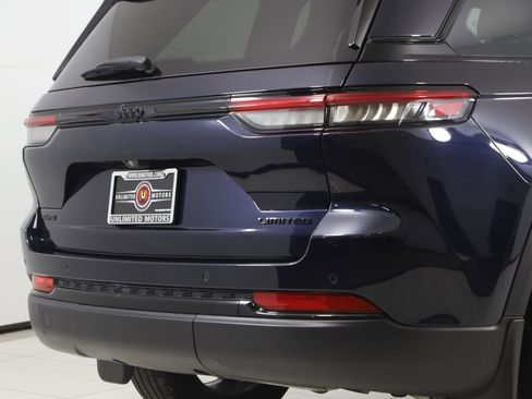 Used 2024 Jeep Grand Cherokee Limited w/ Luxury Tech Group II image 44