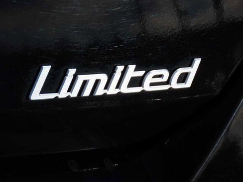 Used 2024 Hyundai Elantra Limited image 12