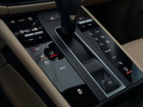 Certified 2025 Porsche Macan image 33