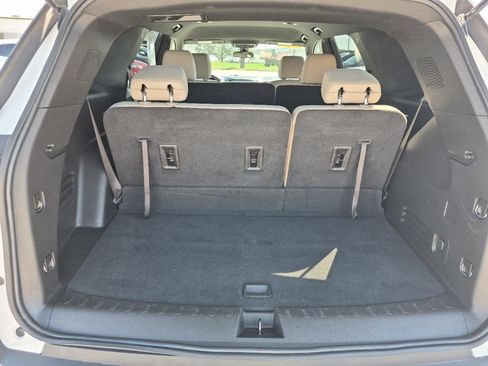 Used 2022 Chevrolet Traverse LS image 10