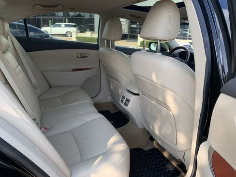 Used 2011 Lexus ES 350 w/ Preferred Accessory Package FWD image 32