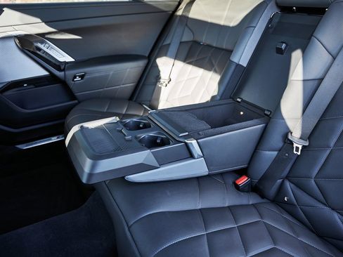 Used 2025 BMW 760i xDrive 760i xDrive w/ Executive Package image 49