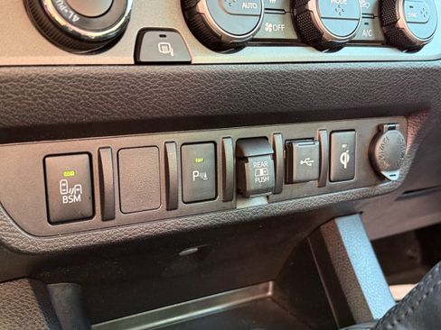 Used 2023 Toyota Tacoma TRD Off-Road w/ Technology Package image 18