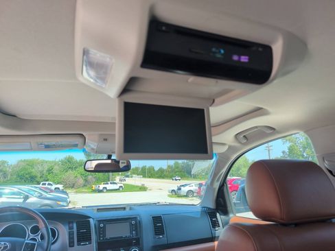 Used 2017 Toyota Sequoia Platinum AWD/4WD image 20