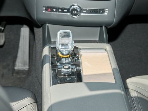 New 2025 Volvo XC90 B6 Plus w/ Protection Package image 27