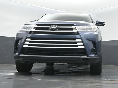 Used 2018 Toyota Highlander LE AWD/4WD image 11