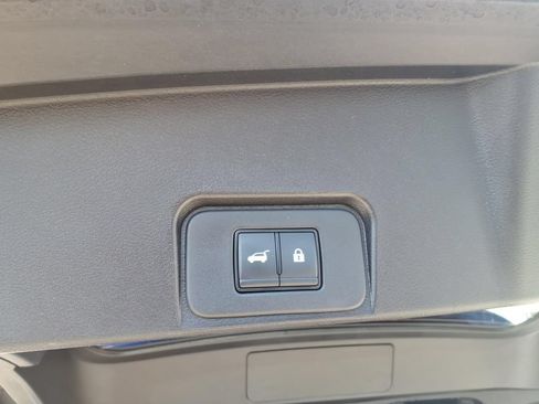 Certified 2025 Nissan Rogue SV FWD image 9