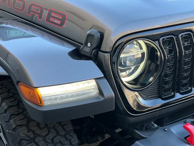 Used 2018 Jeep Wrangler Unlimited Sahara AWD/4WD image 13