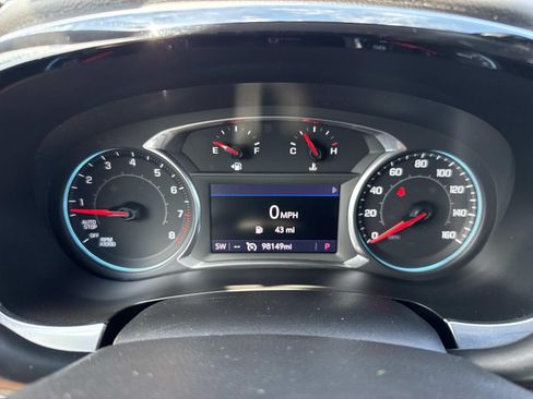 Used 2020 Chevrolet Traverse LT w/ Driver Confidence II Package AWD/4WD image 18