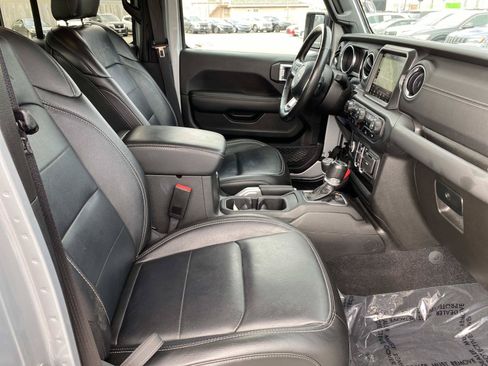 Used 2022 Jeep Wrangler Unlimited Sahara w/ Cold Weather Group AWD/4WD image 24