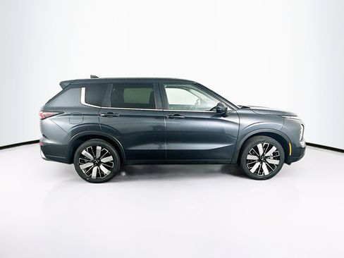 Used 2025 Mitsubishi Outlander SE FWD image 10