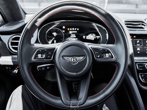 Used 2021 Bentley Bentayga AWD/4WD image 53