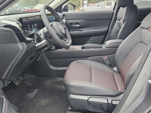 New 2026 Nissan Kicks SR image 3