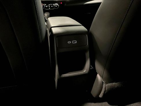 Used 2025 Chevrolet Trax LT FWD image 10