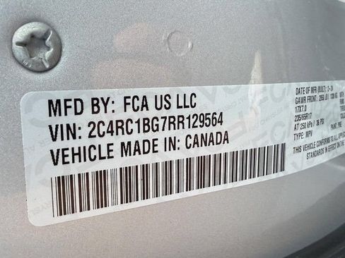 Used 2024 Chrysler Pacifica Touring-L FWD image 24