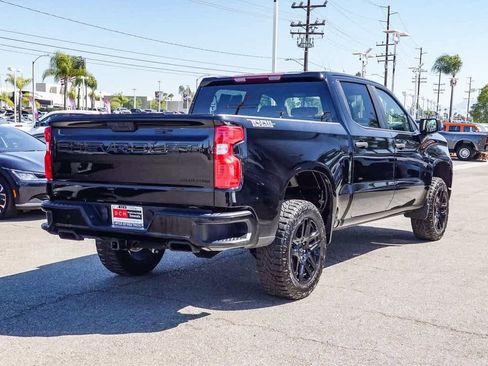 Used 2025 Chevrolet Silverado 1500 Custom Trail Boss w/ Dark Appearance Package image 4