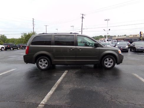 Used 2010 Dodge Grand Caravan SE FWD image 5