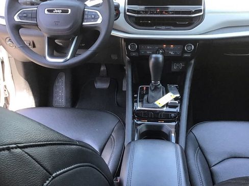 Used 2025 Jeep Compass Limited AWD/4WD image 7